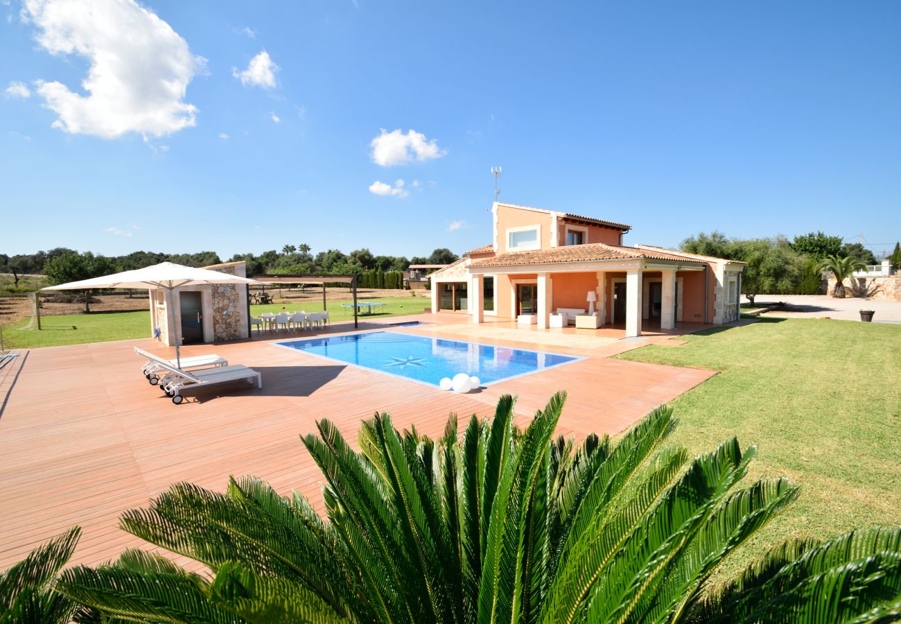  Finca con jardín y piscina para el alquiler en Mallorca