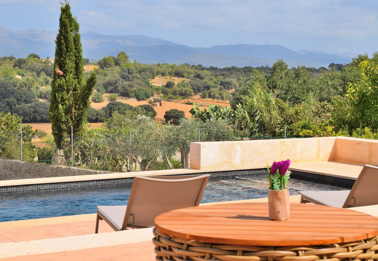 Finca con vistas, jardín y piscina