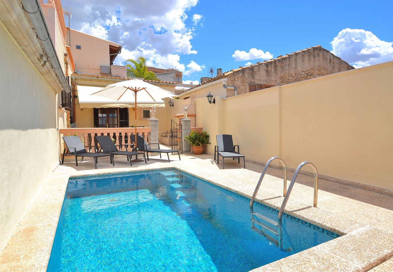 Terrace, private pool, barbecue, sun lounger, water, blue, good weather. 