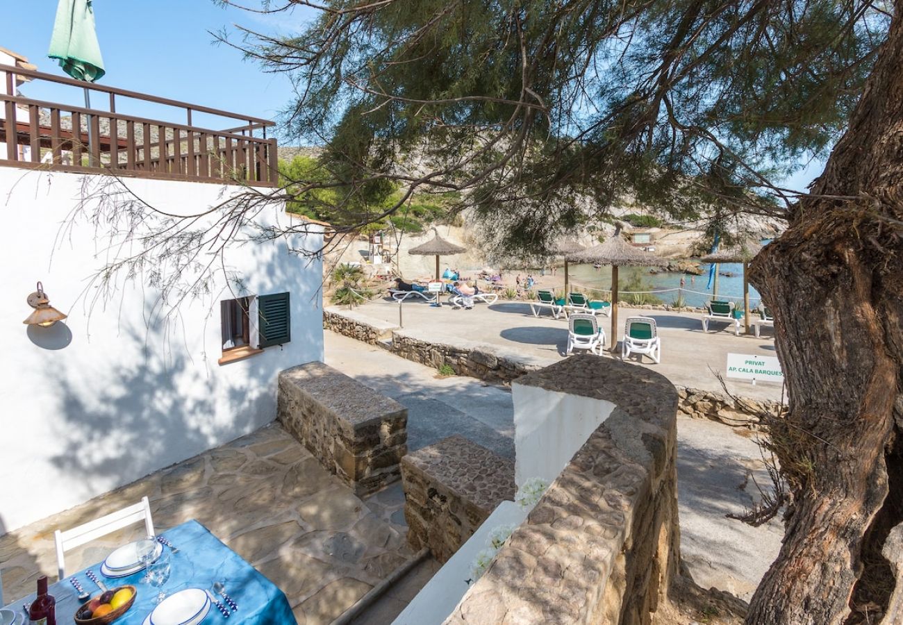 House in Cala Sant Vicenç - Blue fisherman house 3 By home villas 360