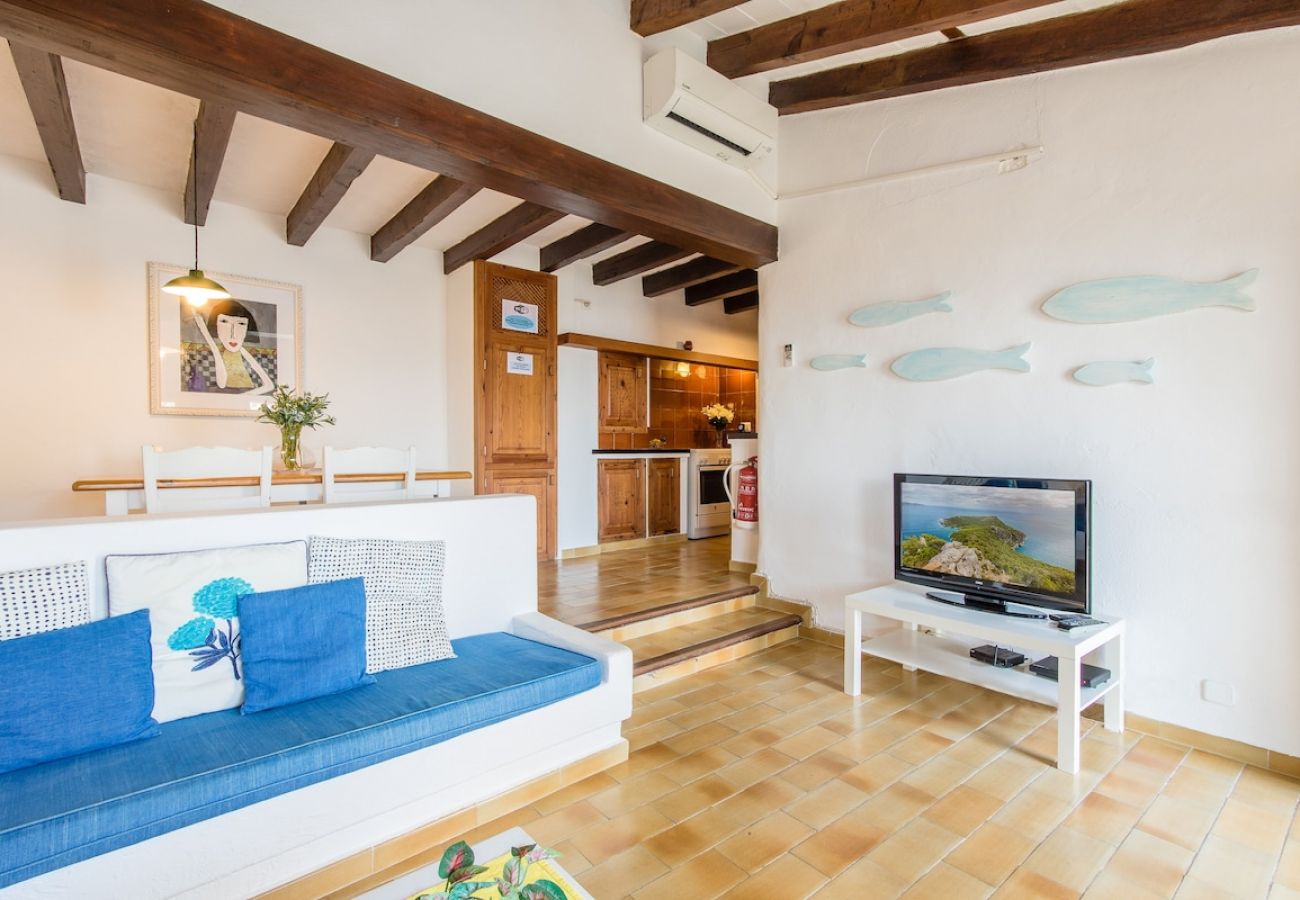House in Cala Sant Vicenç - Blue fisherman house 3 By home villas 360